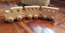 Cargar imagen en el visor de la galería, El tren - tres vagones