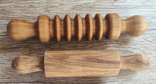 Cargar imagen en el visor de la galería, Set de dos rodillos torneados