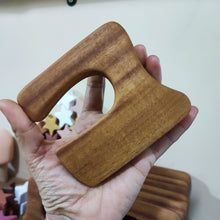 Cargar imagen en el visor de la galería, Cuchillo de madera inspiración Montessori