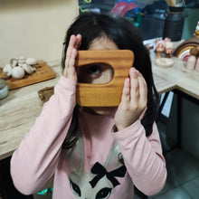 Cargar imagen en el visor de la galería, Cuchillo de madera inspiración Montessori