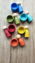 Cargar imagen en el visor de la galería, Set de cuencos y personitas - arcoiris