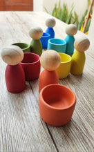 Cargar imagen en el visor de la galería, Set de cuencos y personitas - arcoiris