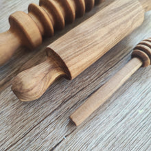 Cargar imagen en el visor de la galería, Set de dos rodillos torneados