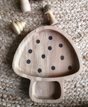 Cargar imagen en el visor de la galería, Plato de madera - hongo (Imaginario Bombella).