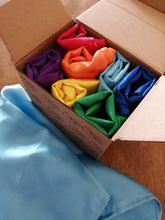 Cargar imagen en el visor de la galería, Set de 7 fulares (pañuelos) en gama arcoiris.