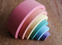 Cargar imagen en el visor de la galería, Arcoiris waldorf de madera -  pastel