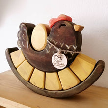 Cargar imagen en el visor de la galería, Camila la gallina