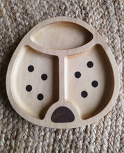 Cargar imagen en el visor de la galería, Plato de madera - Mariquita (Imaginario Bombella)