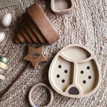 Cargar imagen en el visor de la galería, Plato de madera - Mariquita (Imaginario Bombella)