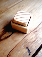 Cargar imagen en el visor de la galería, Pequeño cubo de encaje