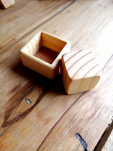 Cargar imagen en el visor de la galería, Pequeño cubo de encaje