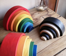 Cargar imagen en el visor de la galería, Arcoiris de madera - Monocromática