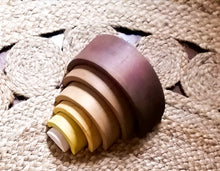 Cargar imagen en el visor de la galería, Arcoiris waldorf de madera - Abeja