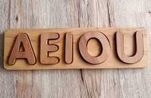 Cargar imagen en el visor de la galería, Encaje palmar  vocales - natural
