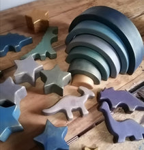 Cargar imagen en el visor de la galería, Arcoiris de madera - Príncipe de paz