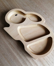 Cargar imagen en el visor de la galería, Plato de madera - conejo (Imaginario Bombella).