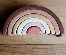 Cargar imagen en el visor de la galería, Arcoiris de madera - Terra rosa