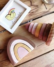 Cargar imagen en el visor de la galería, Arcoiris de madera - Terra rosa