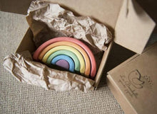 Cargar imagen en el visor de la galería, Arcoiris waldorf de madera -  pastel
