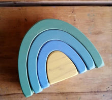Cargar imagen en el visor de la galería, Arcoiris de madera - aqua