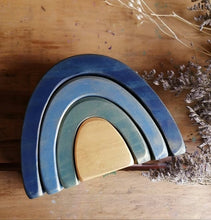 Cargar imagen en el visor de la galería, Arcoiris de madera - Príncipe de paz