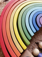 Cargar imagen en el visor de la galería, Arcoiris Waldorf de madera -  gama arcoiris