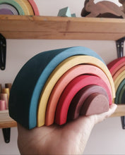 Cargar imagen en el visor de la galería, Arcoiris waldorf de madera - Atardecer esmeralda