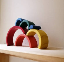 Cargar imagen en el visor de la galería, Arcoiris Waldorf de madera -  gama arcoiris