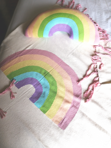 Pack manta+cojín arcoiris pastel
