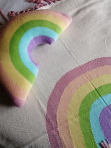 Pack manta+cojín arcoiris pastel